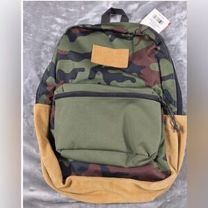 Jansport Super Suede Olive Camo Sherpa
Backpack 25L 16.75H X 13L X 8.5D